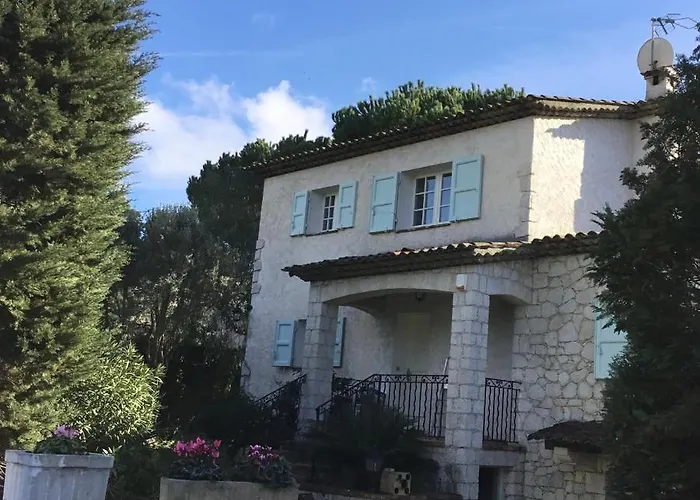 Oda ve Kahvaltı Alessia Antibes