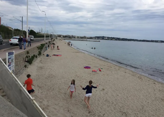 Alessia Oda ve Kahvaltı Antibes