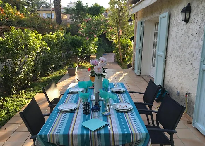 Alessia Oda ve Kahvaltı Antibes